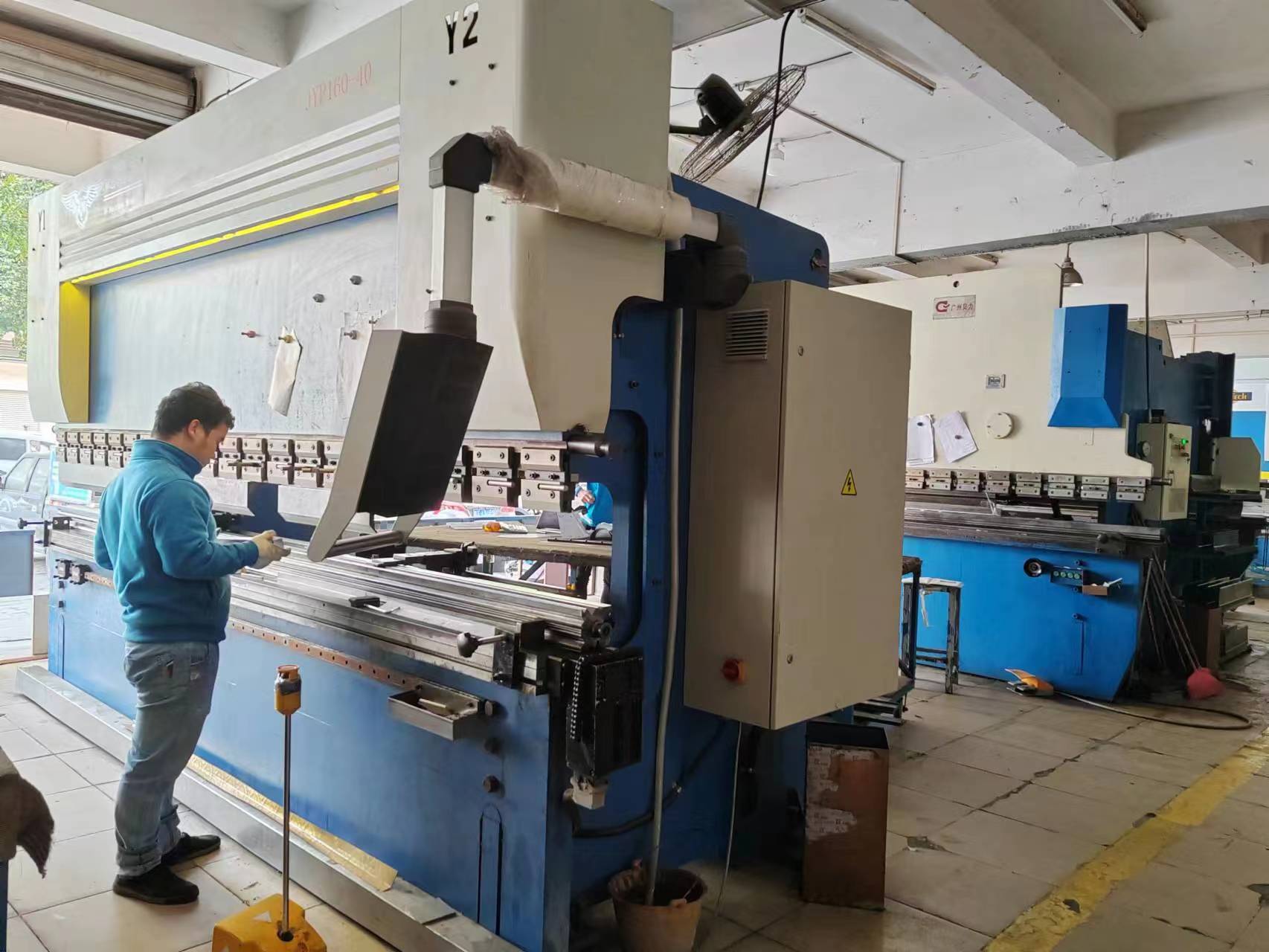 數(shù)控折彎機